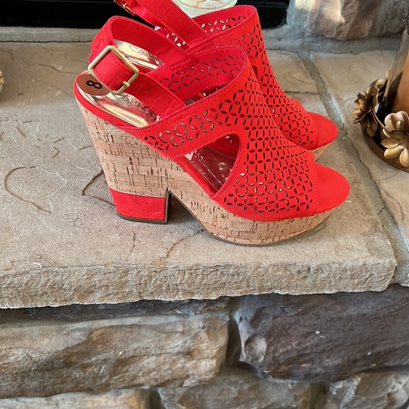 Platforms - Picture 3 of 5